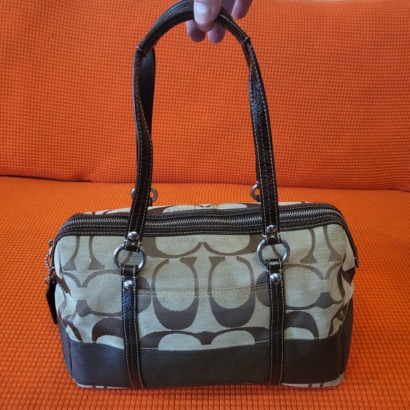 Coach Purse 👛 - Picture 2 of 9